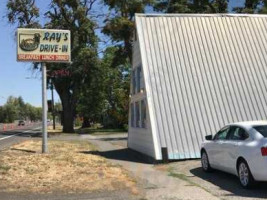 Ray's Drive-in outside