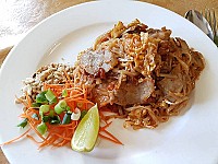 Pad Thai food