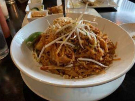 Sak's Thai Cuisine food