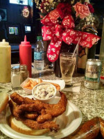 Huntz's Tavern food