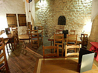 Le Cafe turenne inside