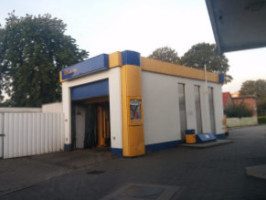 Jet-tankstelle outside