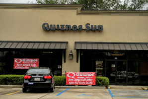 Quiznos outside