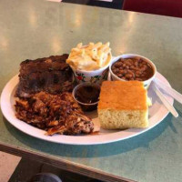 Eddie's BBQ food