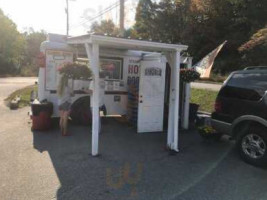 Doug's Hot Dog Van outside