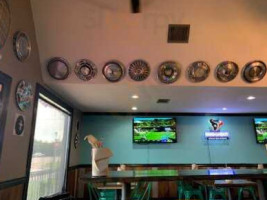 Hubcap Grill inside