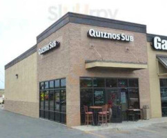 Quiznos inside