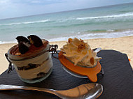 Plage Privee Terre De Sable food