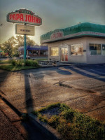 Papa Johns Pizza outside