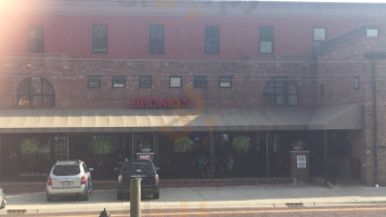 Broneys Alumni Grill outside