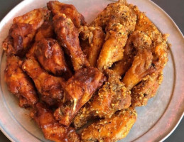 Pluckers Wing food