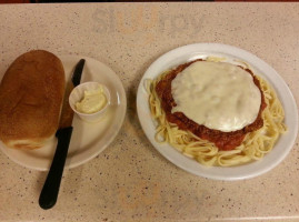 Ole's Pizza Spaghetti House food