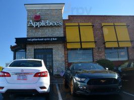 Applebee's outside