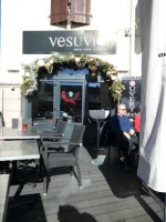 Le Vesuvio outside