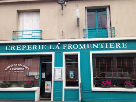 Crêperie La Fromentière inside