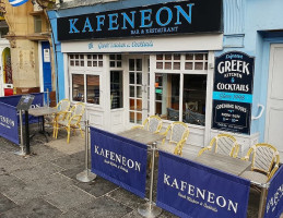 Kafeneon outside