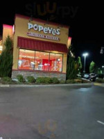 Popeyes Louisiana Kitchen outside