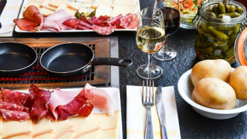 Les Fondus de la Raclette Montparnasse food