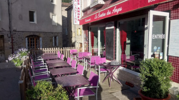 La Cantine des Anges inside