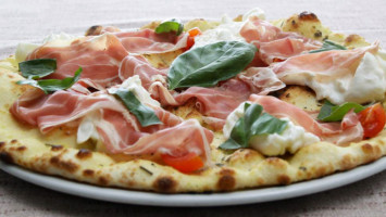 Con Pizza Canne Al Vento food