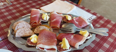 Auberge Du Puy L'abbé food