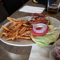 Tamarack's Pub food