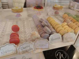 La Mademoiselle Macaron food