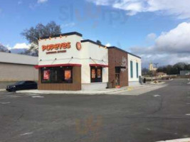 Popeyes Louisiana Kitchen outside