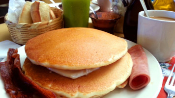 Los Pancakes food