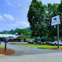 Kodiax Barn And Grill outside