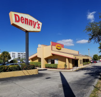 Denny's outside