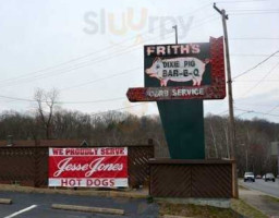 Dixie Pig Barbecue outside