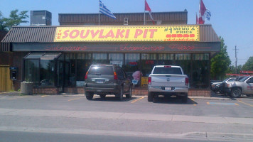 Souvlaki Pit aka Ace Submarine outside