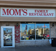 Mom's Family outside