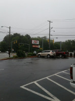 Honey Dew Donuts outside