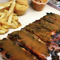 Mo's Smokehouse Bbq food