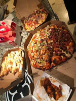 Round Table Pizza food