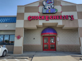 Chuck E Cheese's outside