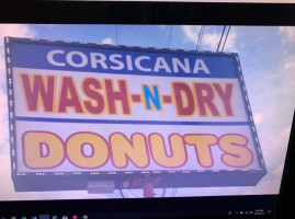 Corsicana Donut Bakery outside