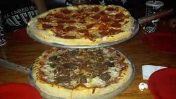 Nona's Pizza food