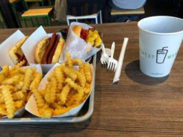 Shake Shack Las Vegas Premium Outlets food