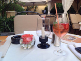 Bellini outside