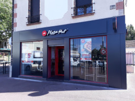 Pizza Hut outside