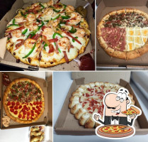 Totos Pizza food