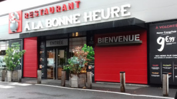 A La Bonne Heure outside