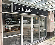 La Ruota Pizzeria outside