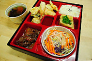 Niji Sushi & Noodle Bar food