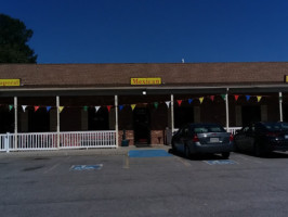 El Caporal Mexican Dinwiddie outside