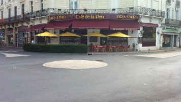 Le cafe de la paix food