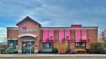 Applebee's outside